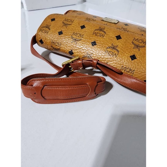 MCM Vintage Cognac Visetos Brown Shoulder Bag with Gold Accents - Picture 10 of 13